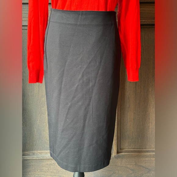 Tahari black stretchy pencil skirt size medium. NWT - Picture 2 of 7